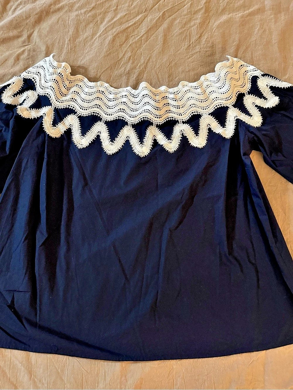 Crown & Ivy Lace Trim Off Shoulder Blouse in Blue & White Size Large Like New